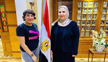 منة  عبد العزيز مع وزيرة التضامن