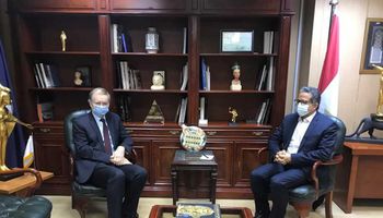 وزير السياحة والآثار يستقبل سفير الاتحاد الأوروبي بالقاهرة لتعزيز التعاون