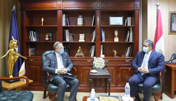 وزير السياحة والآثار يلتقي بسفير الدنمارك في القاهرة