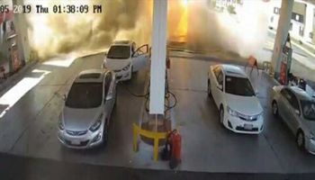  نشوب حريق في خزان للوقود نتيجة إعتداء إرهابي بالسعودية 