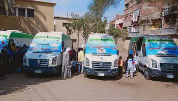 ضمن مبادرة "حياة كريمة".. صحة المنيا تقدم الخدمات الطبية لـ 1480 مواطن خلال قافلة بقرية نزلة البدرمان بمركز ديرمواس