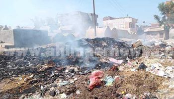 القمامة تحاصر "الأموات والأحياء" بقرية الشوكة البلد بالبحيرة 