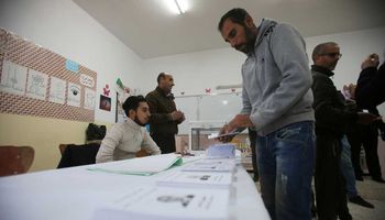 فرز أصوات في انتخابات جزائرية