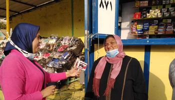 والدة طالبة الطب بائعة الأحذية مع محررة أهل مصر 