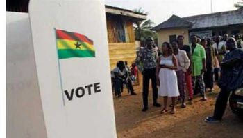 الناخبون الغانيون يصوتون لاختيار رئيس البلاد المقبل