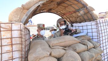 رئيس الأركان يتفقد معسكر إعداد وتأهيل مقاتلى شمال سيناء بالجيش الثانى الميدانى