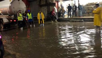 شفط مياء الأمطار بشوارع بلبيس