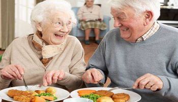 عادات غذائية خاطئة للمسنين