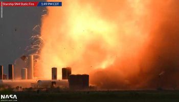 لحظة انفجار صاروخ فضائي لشركة سبيس إكس بعد دقائق من إطلاقه (فيديو)