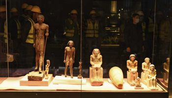 وزير السياحة والآثار يتفقد متحف عواصم مصر ويوجه بتغيير أماكن القطع الأثرية