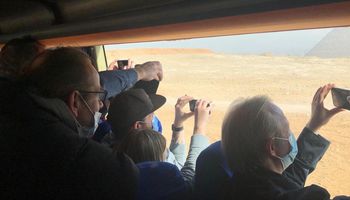  ١٥٠ إعلاميا اجنبيا يزورن أهرامات الجيزة