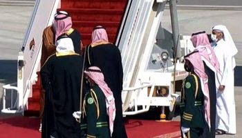 محمد بن سلمان يستقبل أمير قطر في مطار العلا