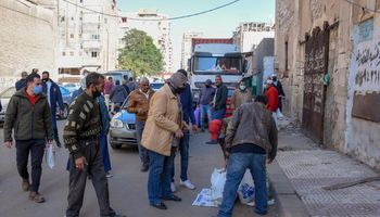 إخلاء سوقي الجمعة الحمام بالإسكندرية 