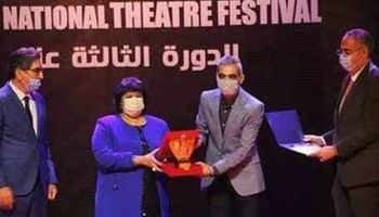 الشاعر البورسعيدى طارق علي يفوز بجائزة أحسن شاعر لعرض "المتفائل"