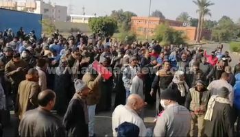 اعتصام عمال مصنع الألومنيوم في قنا