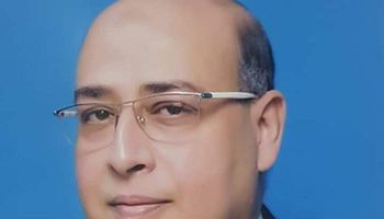 الدكتور عماد الدالي مدير مستشفى الاطفال الجامعى باسيوط