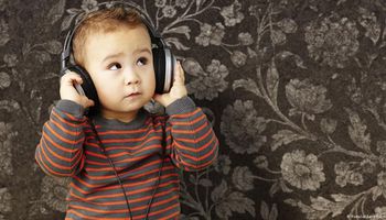 كيف تربي ابنك عن طريق الموسيقي والأغاني