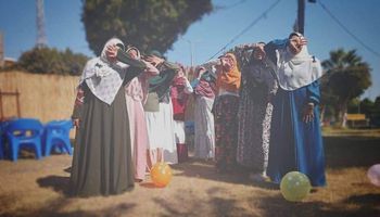 فتيات إدفو يدشن مبادرة "البسوا واسع البناطيل للرجال" لمحاربة التحرش