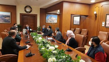 محافظ  بورسعيد يعقد اجتماعا مع  لجنة إدارة أزمة فيروس كورونا 