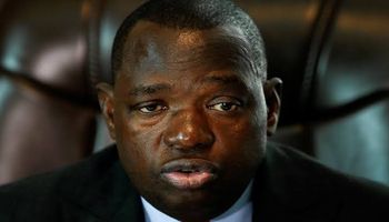 وفاة وزير خارجية زيمبابوي عن عمر يناهز 61 عاما