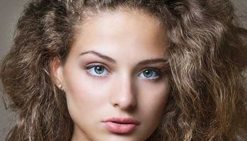 علاج مشكلة الشعر المجعد