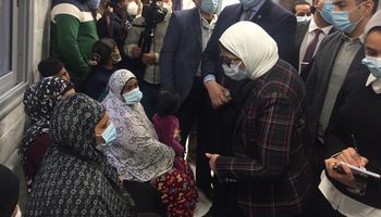 وزيرة الصحة تتفقد مركز طب أسرة الشهداء بالإسماعيلية 