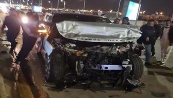 سعر سيارة عمرو أديب رينج روفر المهشمة في حادثه بأكتوبر.. وأبرز المشاهير التي اقتنوها