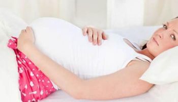 النوم الصحي للحامل خلال الشهر الثامن