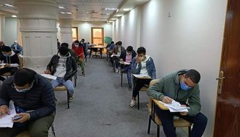 امتحانات طلاب جامعة مطروح 