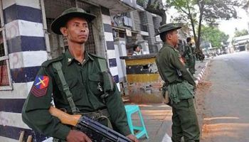 جيش ميانمار في الشوارع