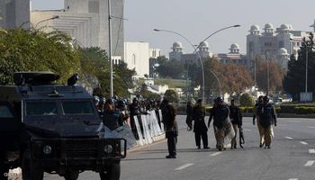 الشرطة الباكستانية تشتبك مع أفراد حركة تطالب بطرد السفير الفرنسي