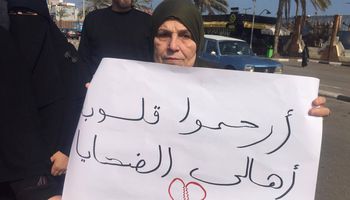 والدة سائق  لانش بورسعيد الغارق تناشد الرئيس السيسى بسرعة البحث عن جثة ابنها 