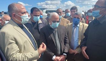 وزير الري ومحافظ بورسعيد يشهدان مشروع تبطين ترعة التينة 