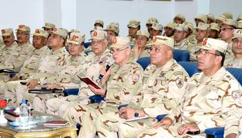 الفريق محمد فريد رئيس أركان حرب القوات المسلحة يشهد المرحلة الرئيسية لمشروع مراكز القيادة الخارجى