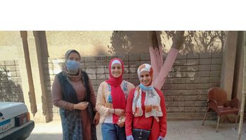 محررة "أهل مصر" مع الشقيقتان