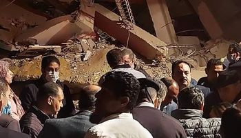 وصول مدير أمن القاهرة موقع انهيار عقار جسر السويس