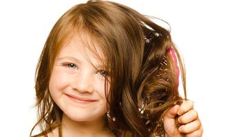 أسباب تساقط الشعر عند الأطفال