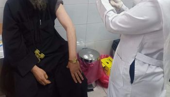 تطعيم 56 مواطنًا بلقاح كورونا خلال يومين في قنا