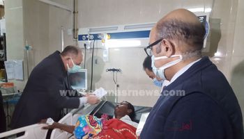 محافظ أسيوط بزيارته لحادث مصابى سوهاج بمستشفى الأيمان العام 