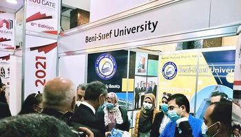 وزير الاتصالات يزور جناح جامعة بنى سويف بمعرض إديوجيت 