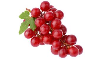 فوائد العنب الأحمر الصحية
