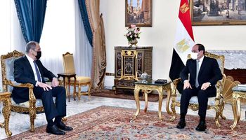 السيسي مع وزير الخارجية الروسية (2)