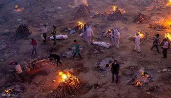 الهند.. كورونا "يبتلع" مدنا ويفتح مقابر 