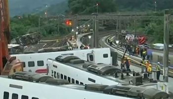 حادث خروج قطار عن القضبان بتايوان 