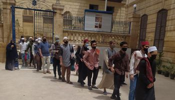 توافد المئات من المصريين والأجانب على قبة ضريح الإمام الشافعي