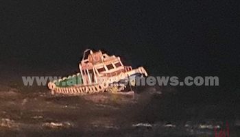 سفينة  الخدمات البترولية "احمد فاضل "تنقذ لانشا من الغرق ببورسعيد