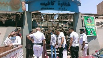 غلق 16 مقهى مخالف للإجراءات الإحترازية بمدينة قنا