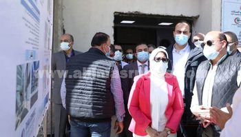 محافظ أسوان وزيرة الصحة يتابعان الأعمال الجارية بمستشفى إدفو العام 