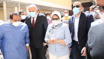 وزيرة الصحة تتفقد مستشفى حميات نجع حمادي