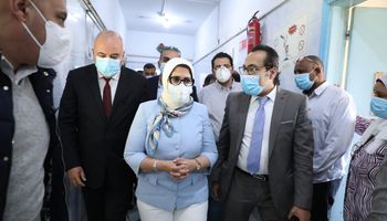 وزيرة الصحة تتفقد مستشفى صدر قنا
